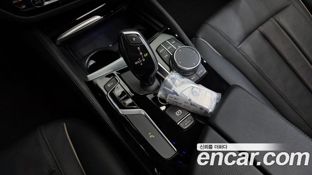 BMW 5-Series 2020 — photo 12