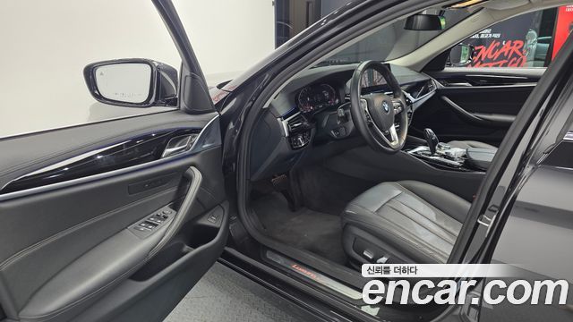 BMW 5-Series 2020 — photo 13