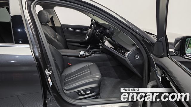 BMW 5-Series 2020 — photo 17