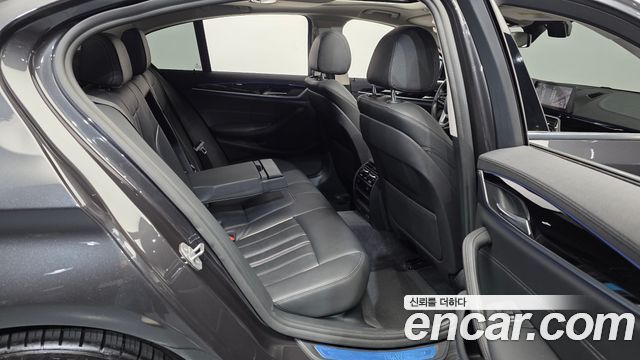 BMW 5-Series 2020 — photo 18