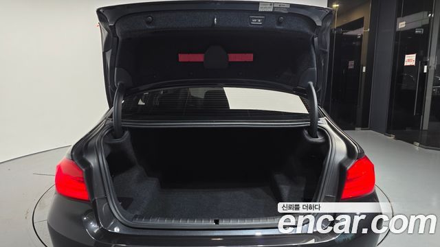 BMW 5-Series 2020 — photo 26