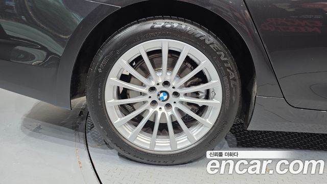 BMW 5-Series 2020 — photo 7