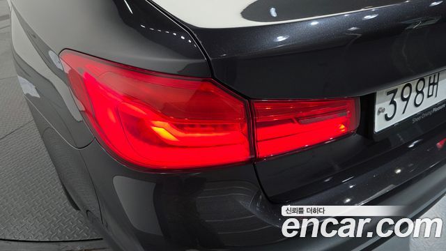 BMW 5-Series 2020 — photo 9