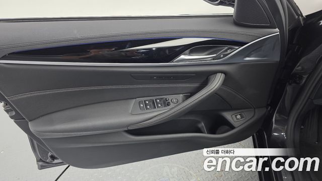 BMW 5-Series 2020 — photo 14