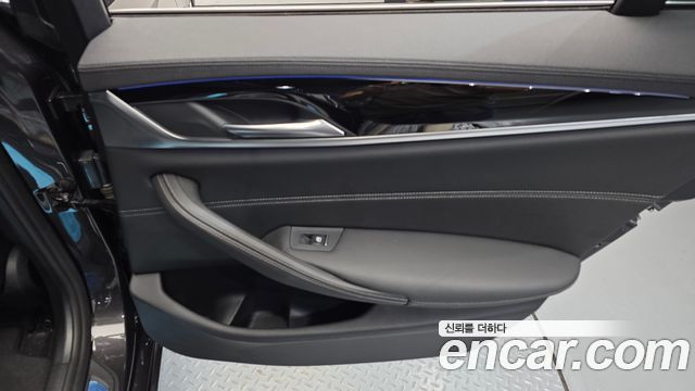 BMW 5-Series 2020 — photo 15