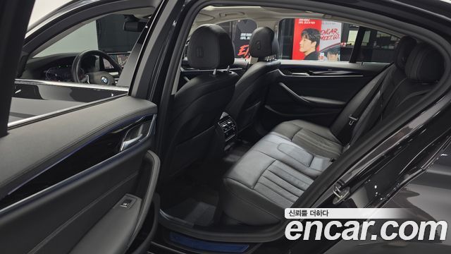 BMW 5-Series 2020 — photo 16