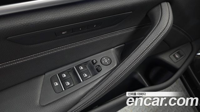 BMW 5-Series 2020 — photo 27