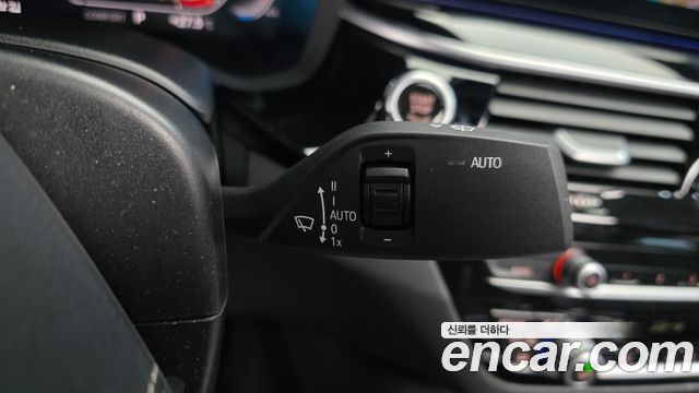 BMW 5-Series 2020 — photo 30