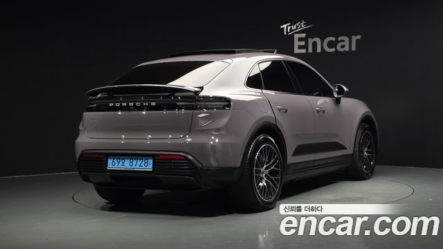 Porsche Macan 2025 — photo 2