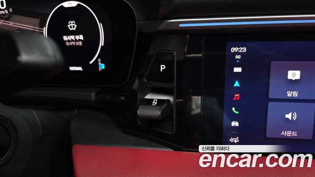 Porsche Macan 2025 — photo 9