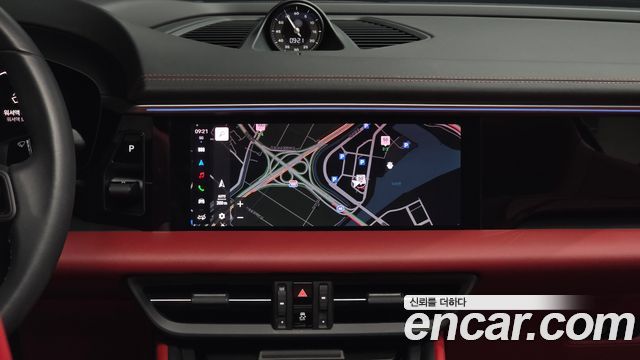 Porsche Macan 2025 — photo 14