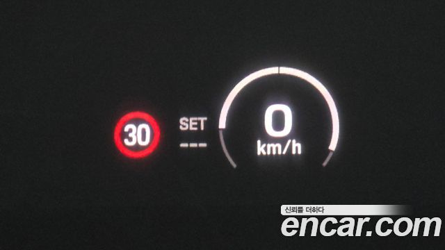 Porsche Macan 2025 — photo 17