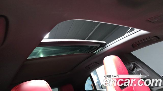 Porsche Macan 2025 — photo 18