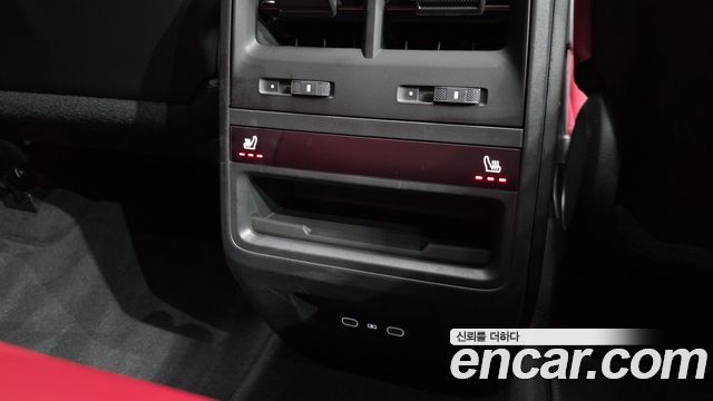 Porsche Macan 2025 — photo 19