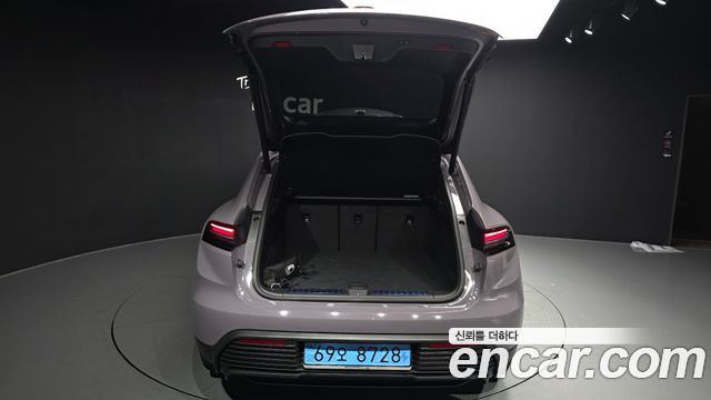 Porsche Macan 2025 — photo 20