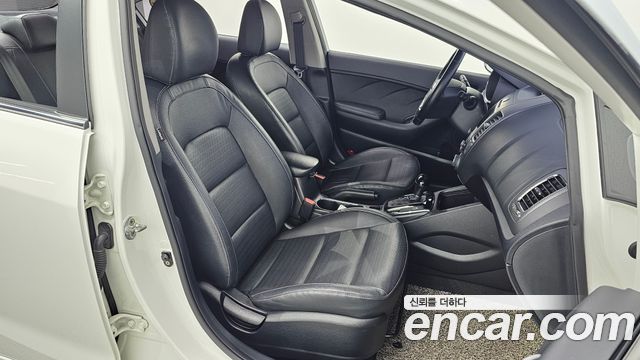 Kia K3 2016 — photo 13