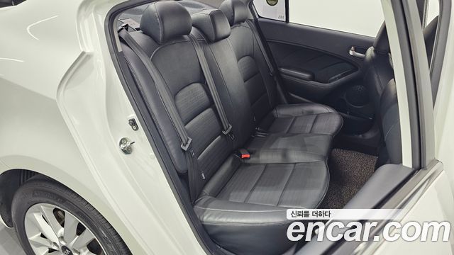 Kia K3 2016 — photo 17