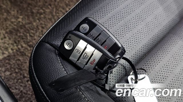 Kia K3 2016 — photo 24