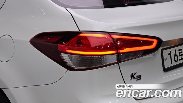 Kia K3 2016 — photo 9