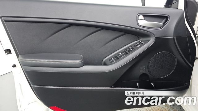 Kia K3 2016 — photo 14