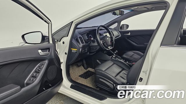 Kia K3 2016 — photo 16