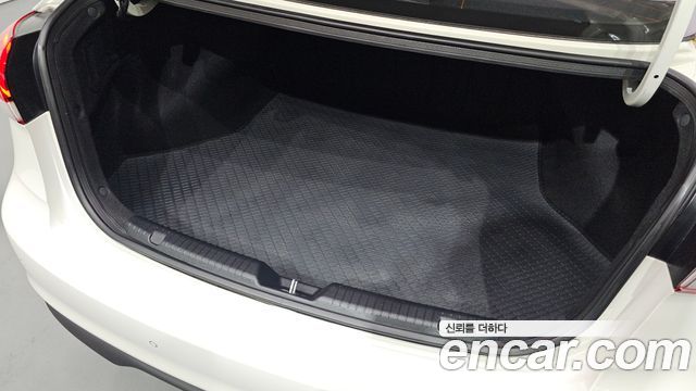 Kia K3 2016 — photo 27