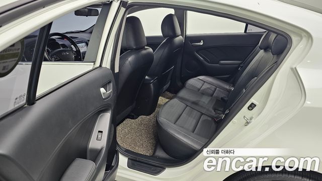 Kia K3 2016 — photo 31
