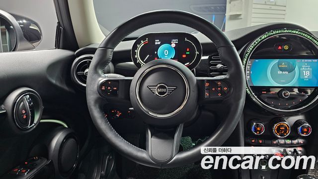 Mini Cooper 2023 — photo 19