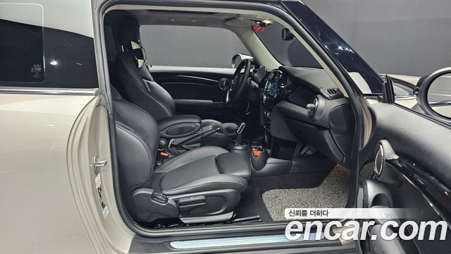 Mini Cooper 2023 — photo 16