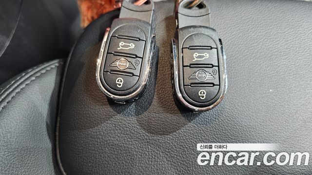 Mini Cooper 2023 — photo 28