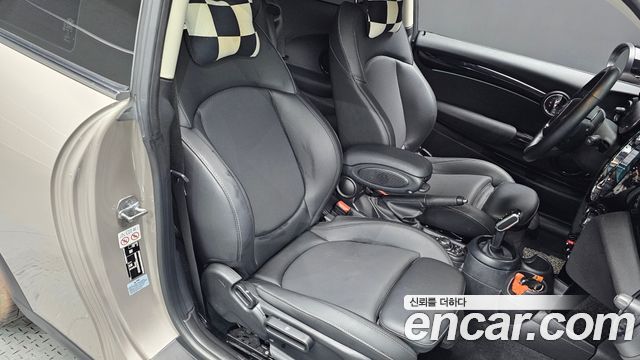 Mini Cooper 2023 — photo 29