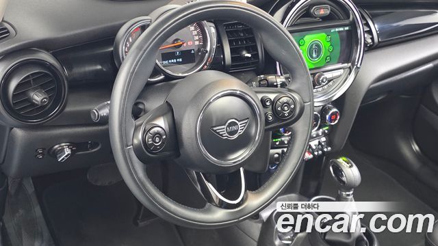 Mini Cooper 2019 — photo 13