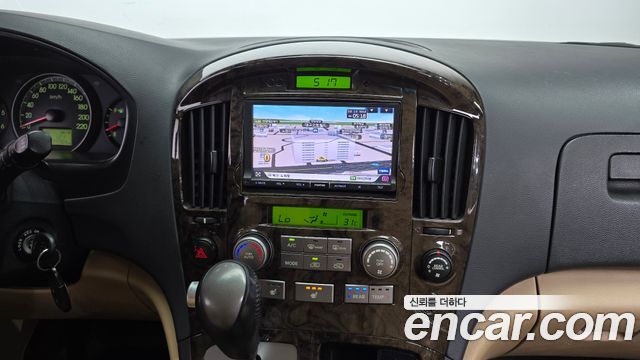 Hyundai Starex 2013 — photo 18
