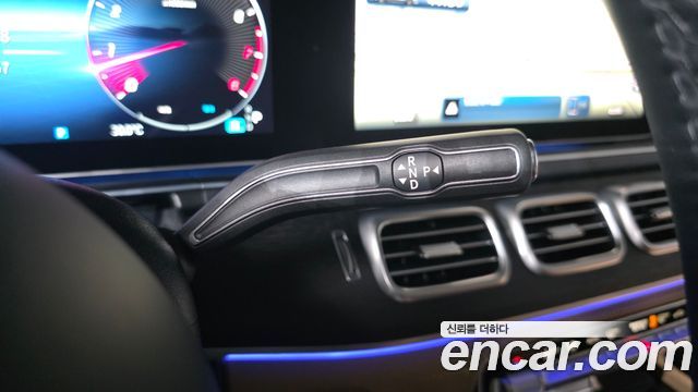 Mercedes-Benz GLS-Class 2025 — photo 12