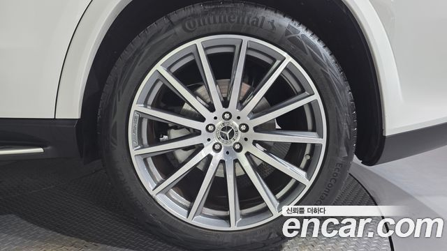Mercedes-Benz GLS-Class 2025 — photo 7