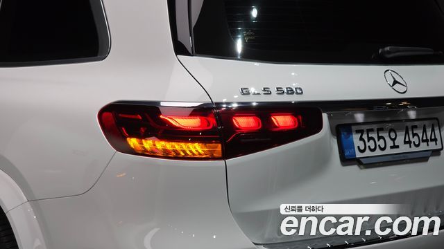 Mercedes-Benz GLS-Class 2025 — photo 9