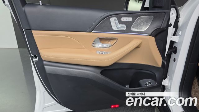 Mercedes-Benz GLS-Class 2025 — photo 14