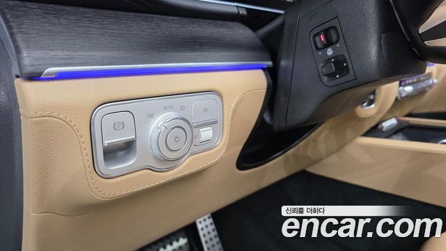 Mercedes-Benz GLS-Class 2025 — photo 36