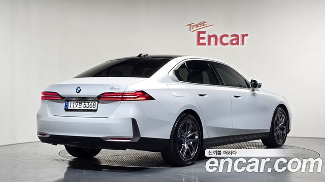BMW 5-Series 2024 — photo 2