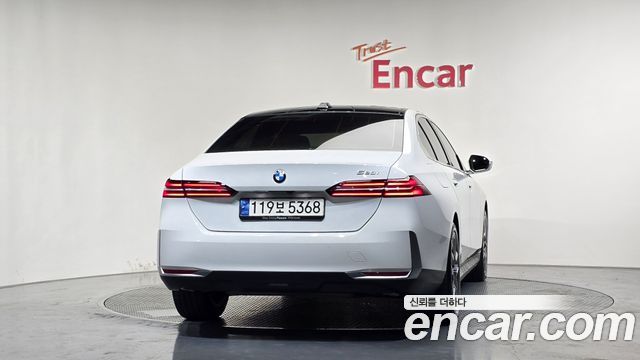 BMW 5-Series 2024 — photo 4