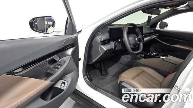 BMW 5-Series 2024 — photo 13