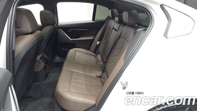 BMW 5-Series 2024 — photo 17