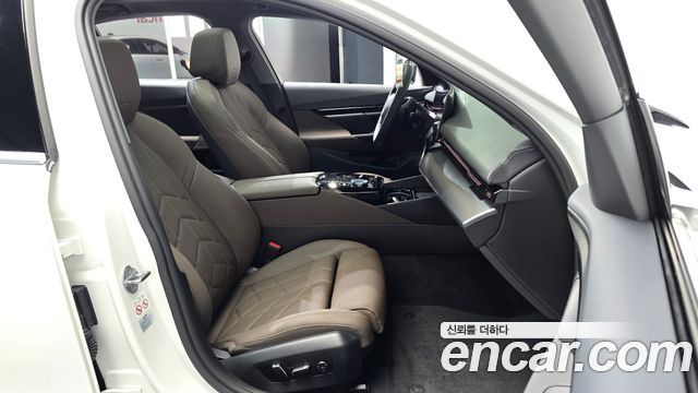 BMW 5-Series 2024 — photo 16