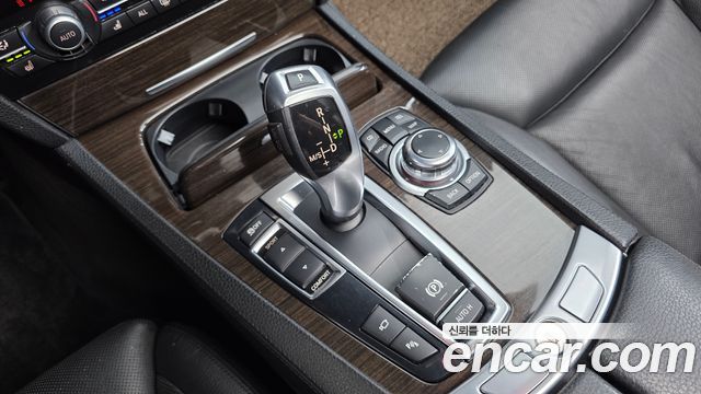 BMW 7-Series 2012 — photo 9