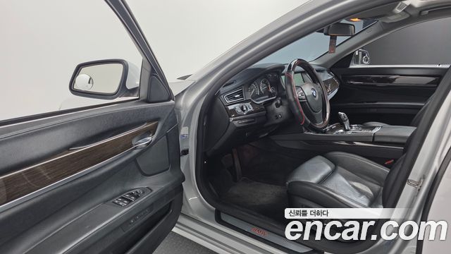 BMW 7-Series 2012 — photo 10