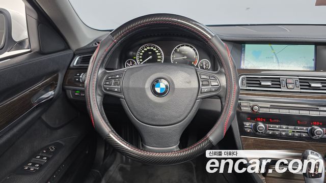 BMW 7-Series 2012 — photo 13