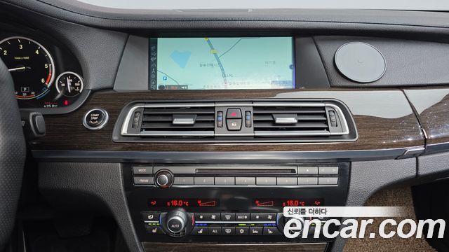 BMW 7-Series 2012 — photo 14