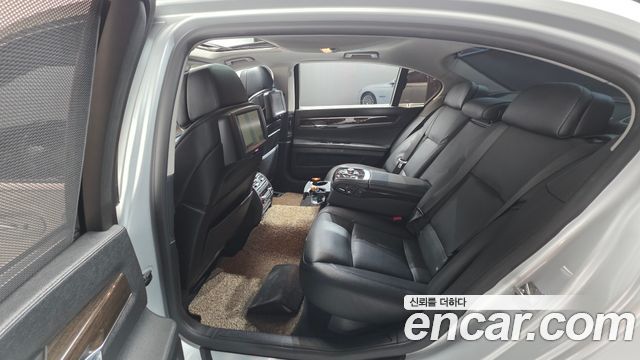 BMW 7-Series 2012 — photo 16