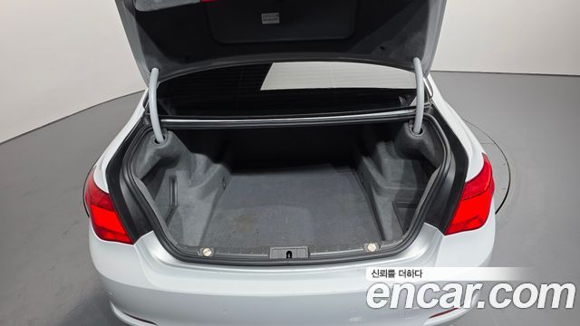 BMW 7-Series 2012 — photo 20