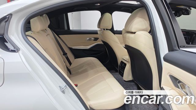 BMW 3-Series 2024 — photo 17